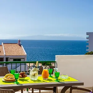 https://esmeralda-lovely-and-new-apartment-right-by-the-ocean.tenerifehoteles.net